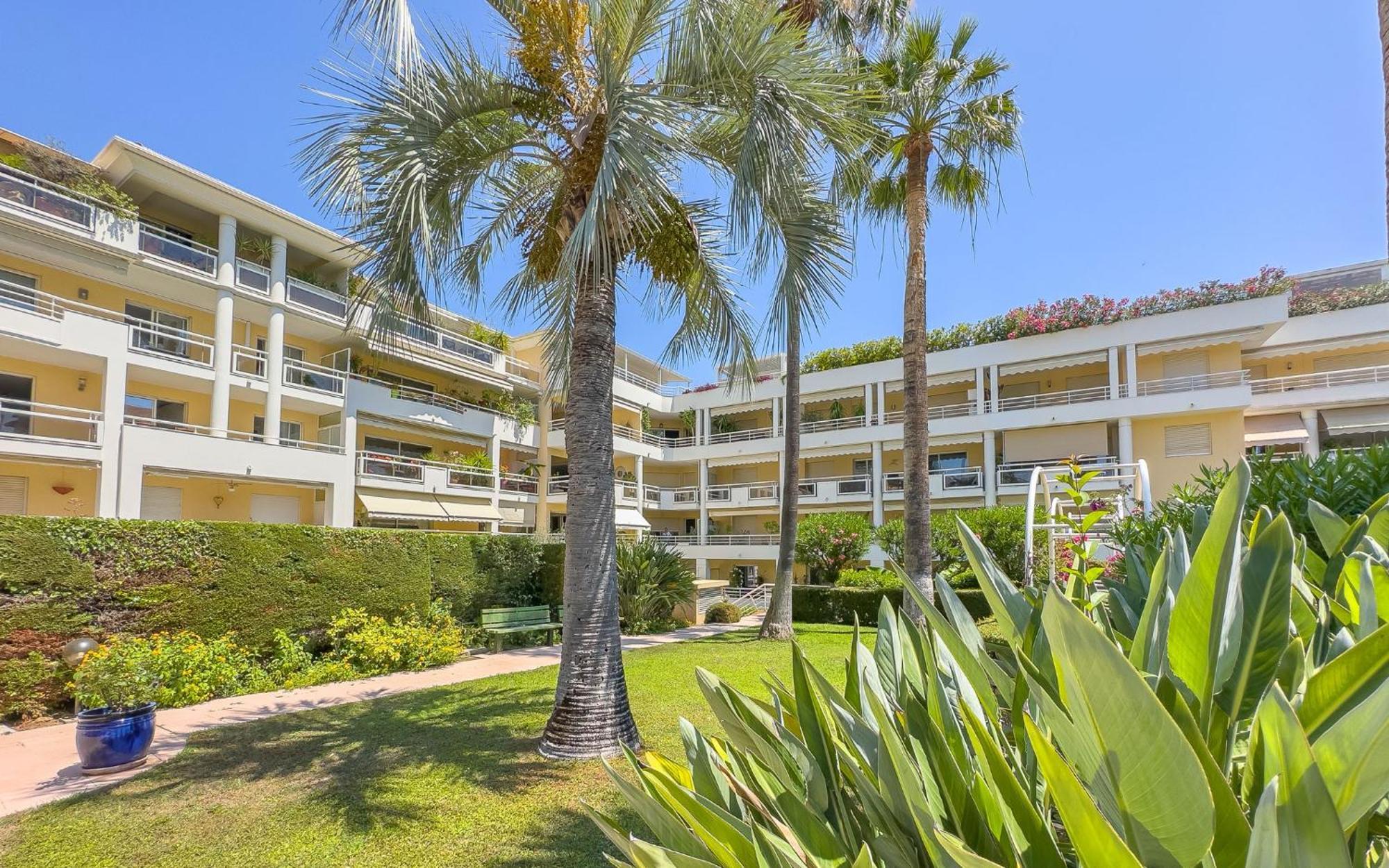 Le First By Winsome Destination Apartment Cannes Luaran gambar